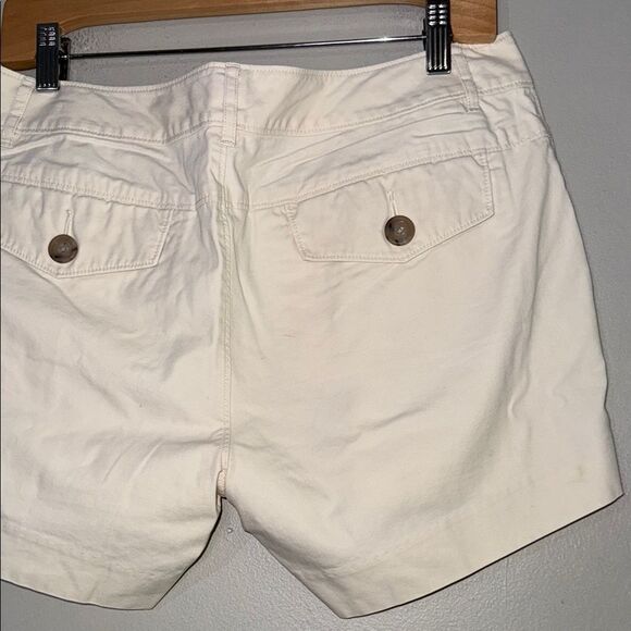 Banana Republic Cream Shorts size 8 - Picture 8 of 10